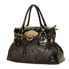 时尚搭配指南 女包与服饰的完美结合